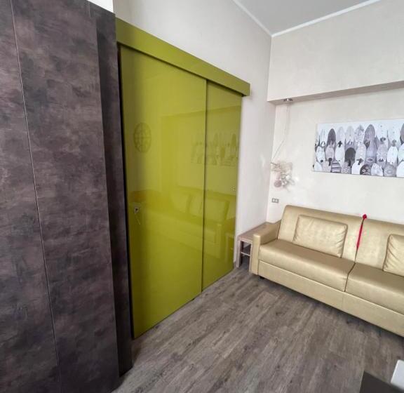 استودیوی سوپریور, Residence Star