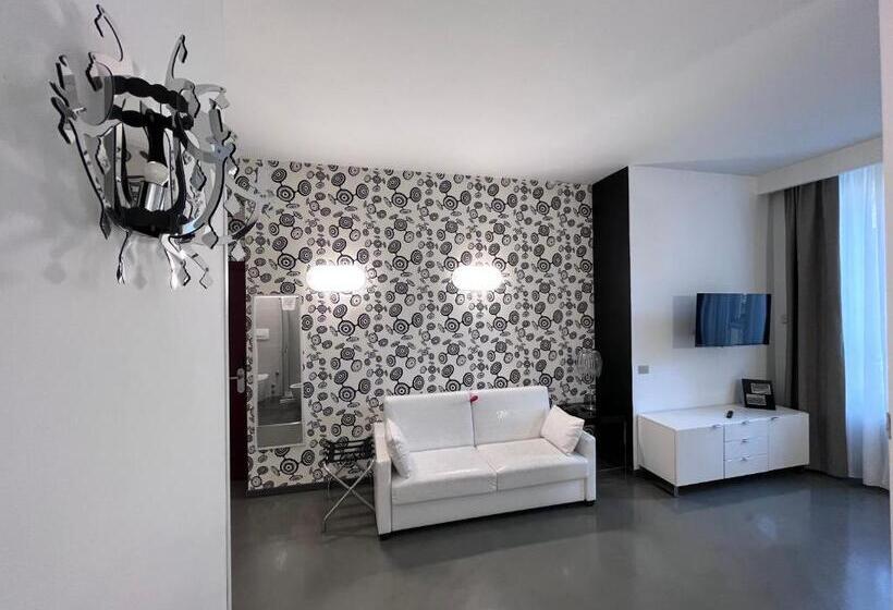 استودیوی لوکس, Residence Star