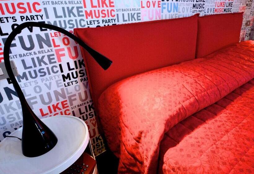 استودیوی استاندارد, Residence Star