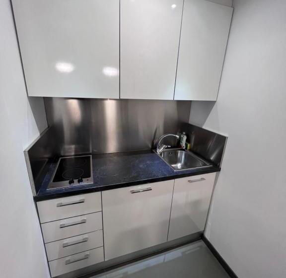 استودیوی لوکس, Residence Star