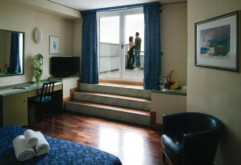 غرفة سوبيريور مطلّة علي البحر, Royal