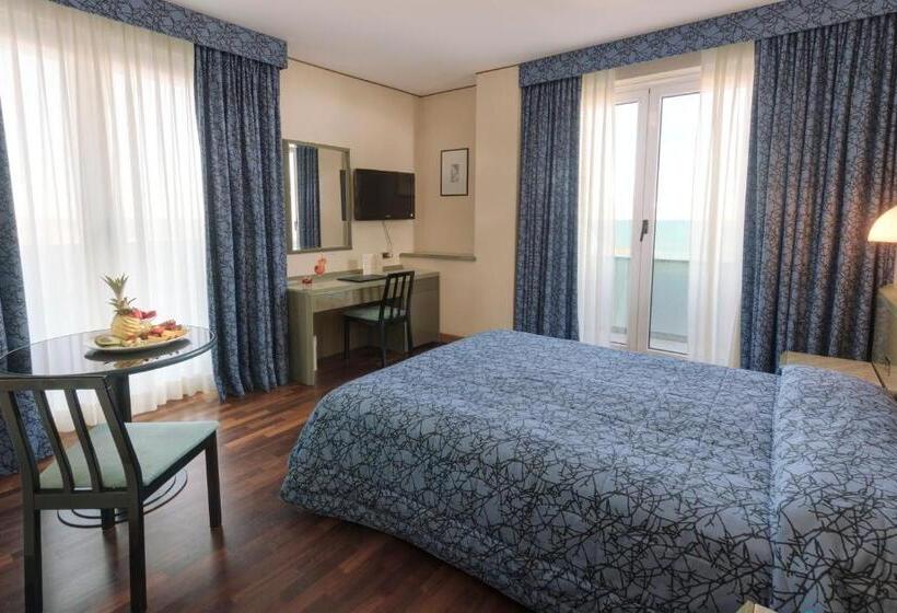 غرفة سوبيريور مطلّة علي البحر, Royal