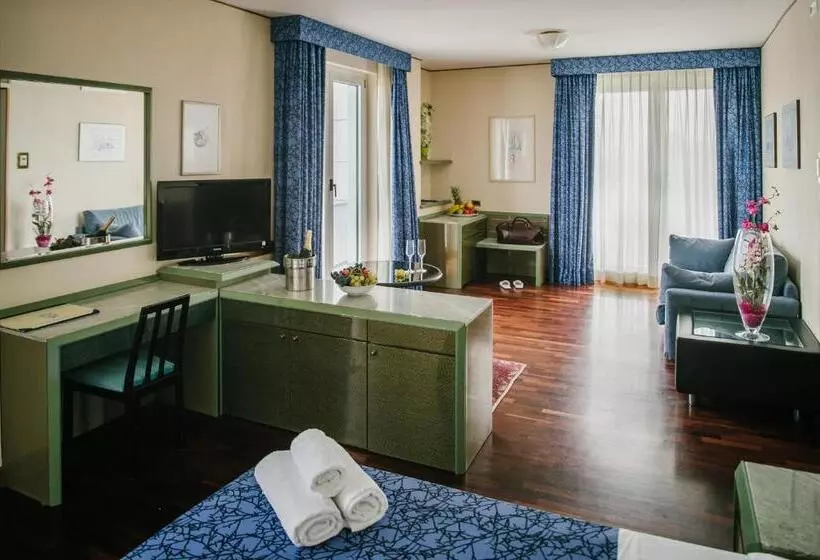 Suite, Royal