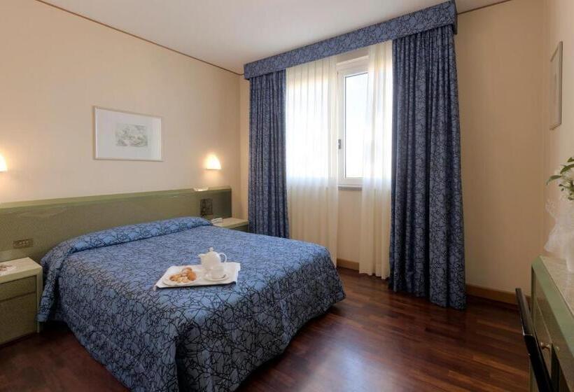 غرفة قياسية, Royal