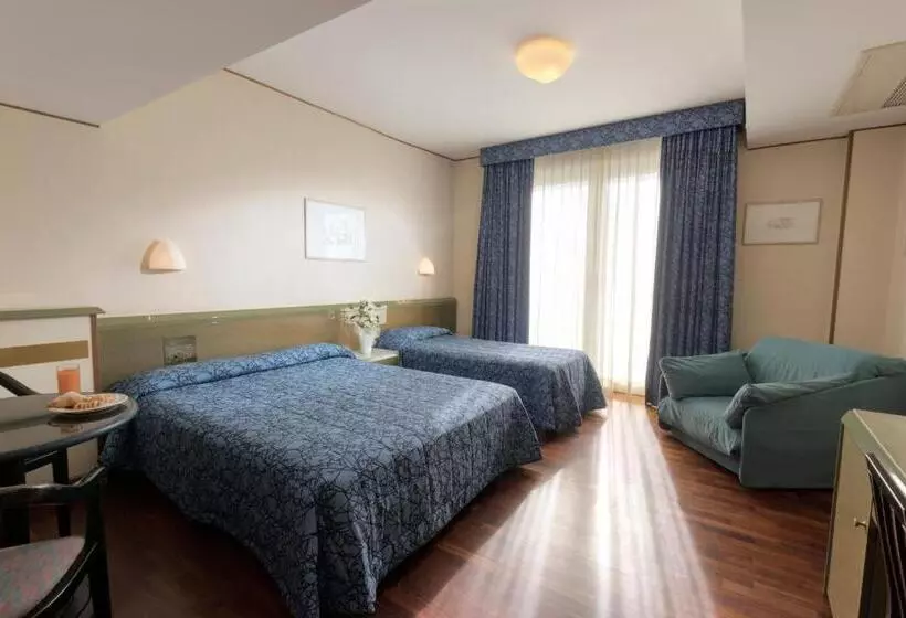 Tripla Superiore Vista Mare, Royal