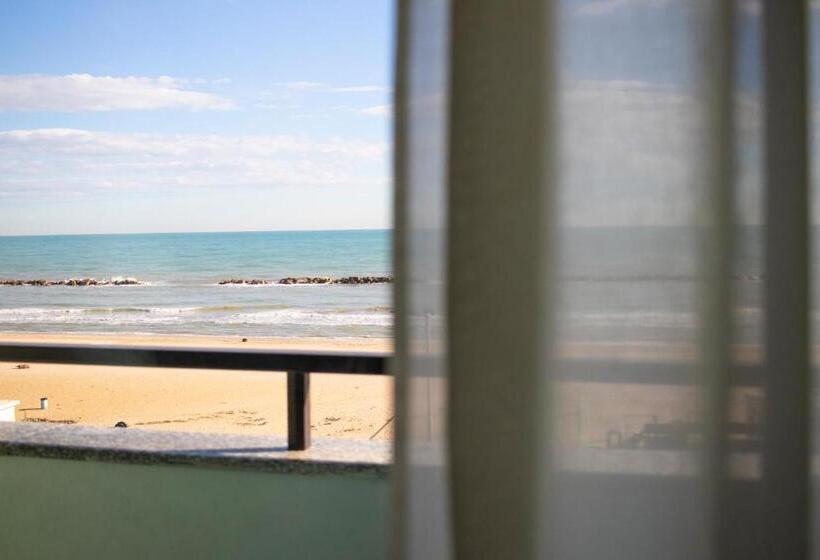 غرفة ديلوكس مطلّة علي البحر, Royal