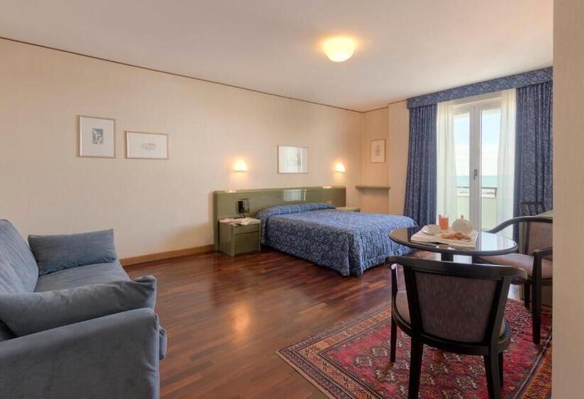 غرفة ديلوكس مطلّة علي البحر, Royal