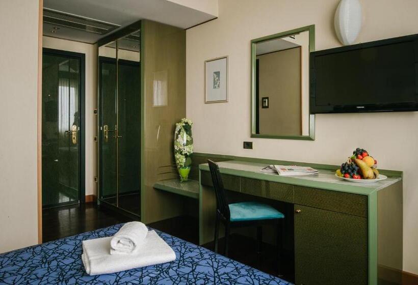 غرفة إقتصادية, Royal