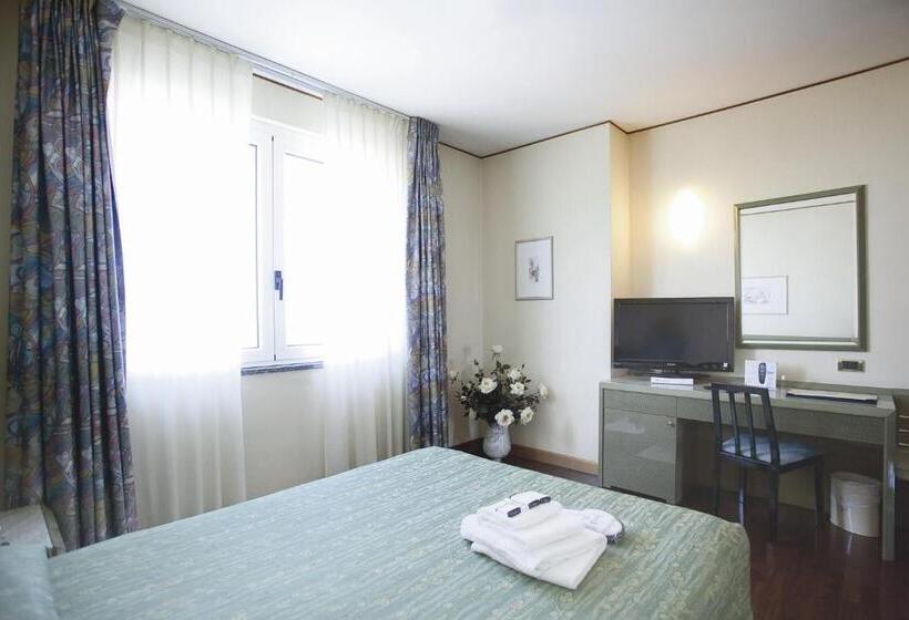 غرفة إقتصادية, Royal