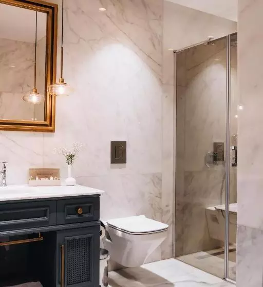 Suite with Pool