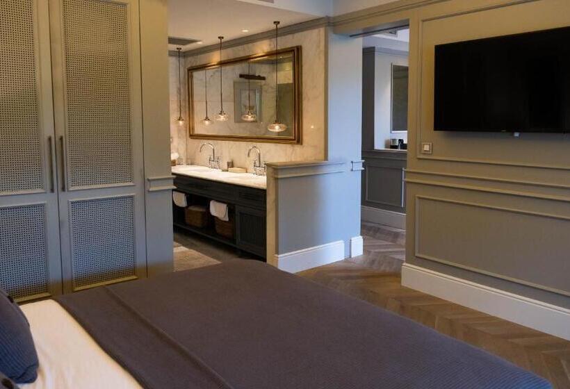 Люкс с Бассейном, Yacht Classic Hotel   Boutique Class