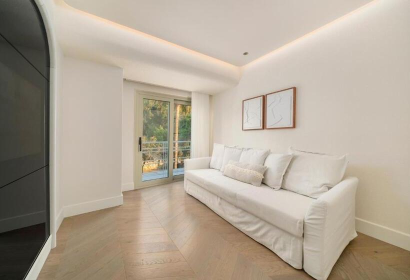 Полулюкс, Yacht Classic Hotel   Boutique Class