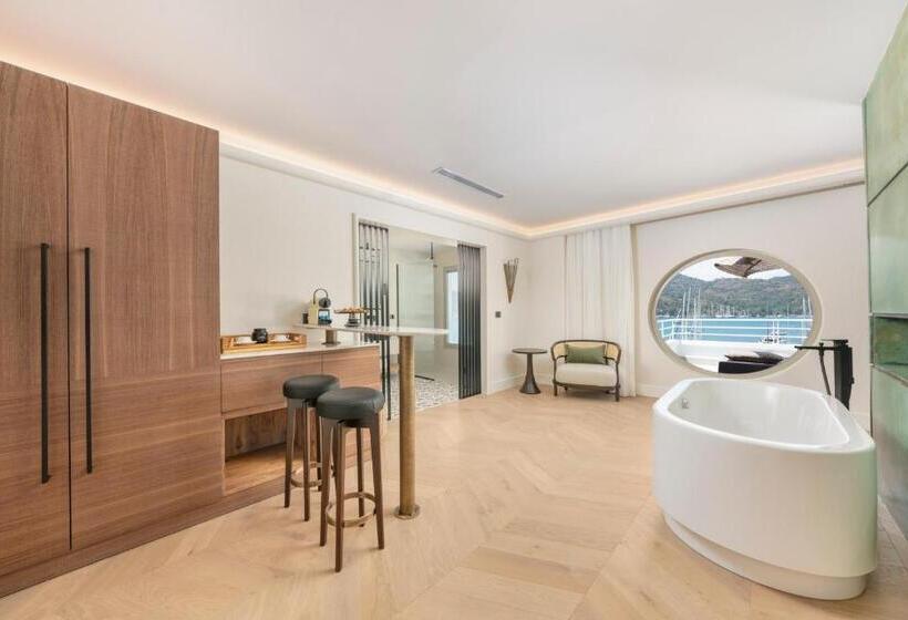 Пентхаус Люкс, Yacht Classic Hotel   Boutique Class