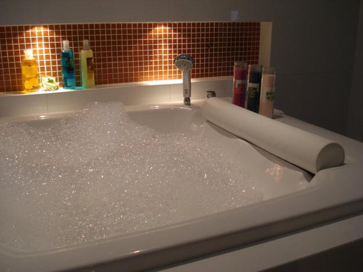 Suite m. Hydromassage, O.u.m. Hotel   โรงแรมโอยูเอ็ม