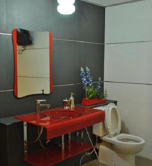 带按摩浴盆的套房, O.u.m. Hotel   โรงแรมโอยูเอ็ม