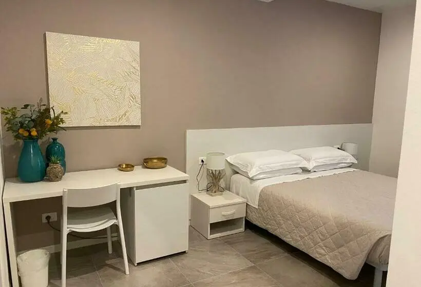 スタンダードルーム, A Casa Di Lella