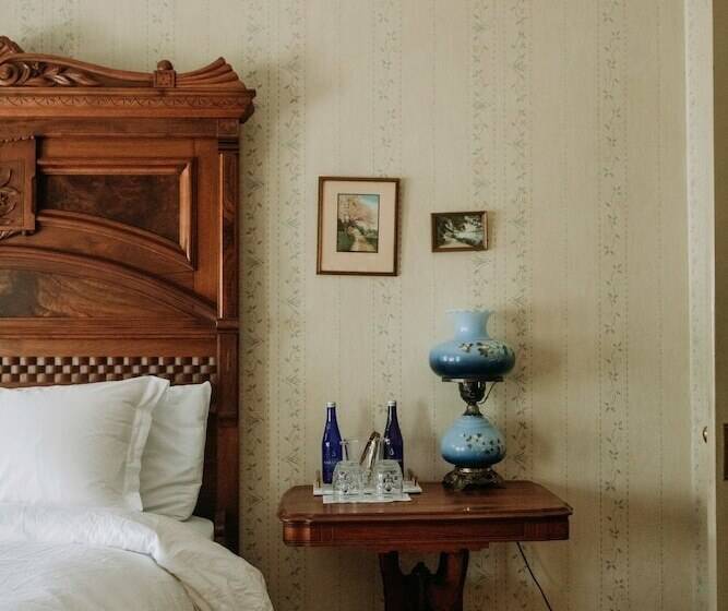 デラックスルーム, South Shire