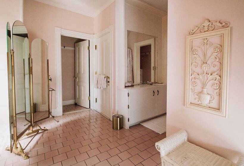 デラックスルーム, South Shire