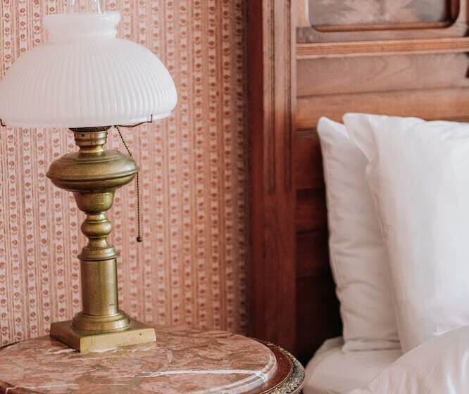 デラックスルーム, South Shire