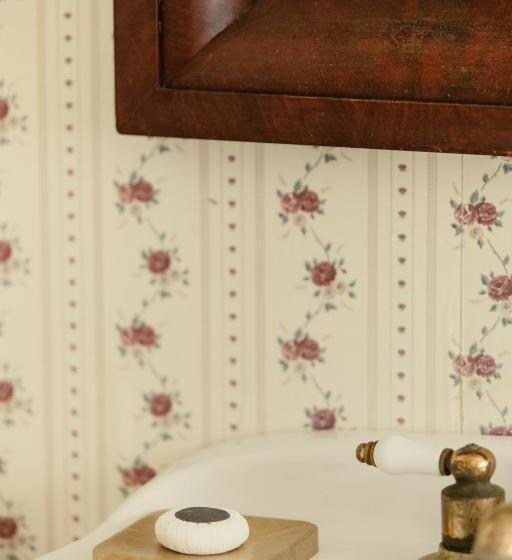 ファミリールーム, South Shire