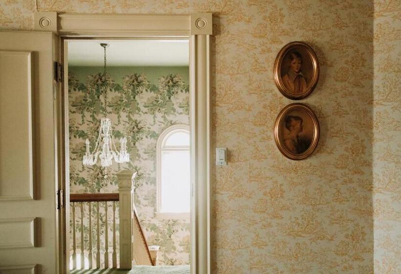 キングサイズベッドのデラックススイート, South Shire