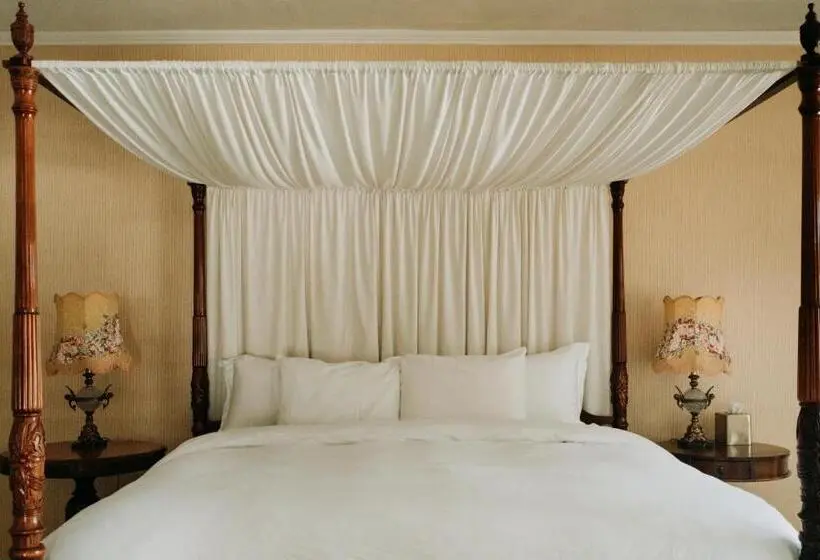 Deluxe Suite King Bed, South Shire