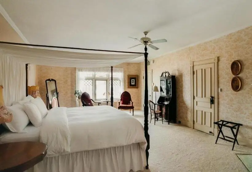 Deluxe Suite King Bed, South Shire