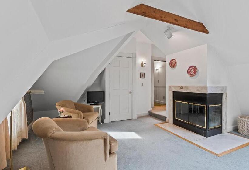 デラックスルーム, South Shire