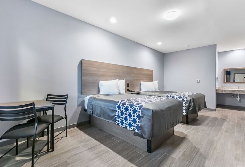 غرفة قياسية مطلّة علي حمام السباحة, El Delfin Lodge