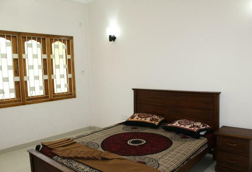 带共用浴室的标准房间, Ashoka Villa