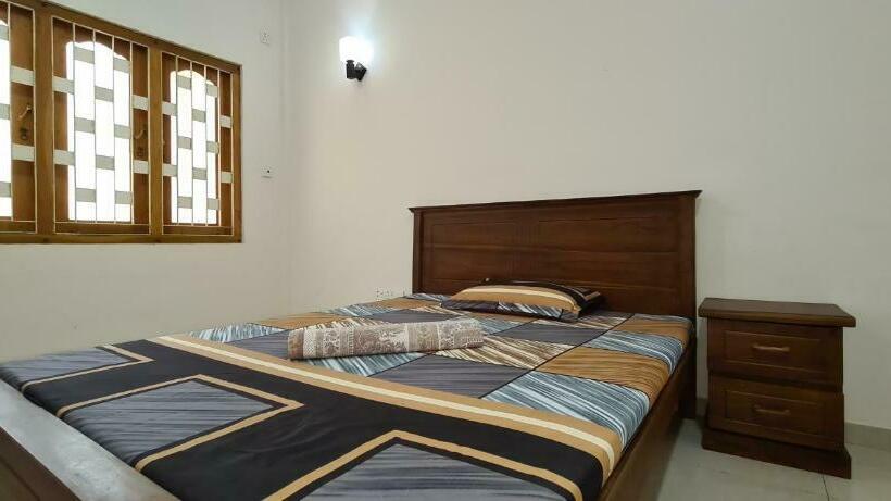 带共用浴室的标准房间, Ashoka Villa