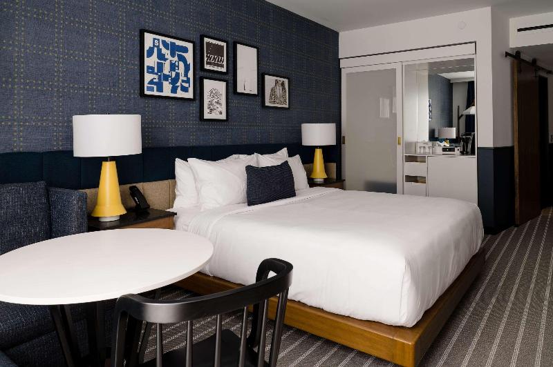 غرفة قياسية سرير كينج, Cambria Hotel Boston Somerville