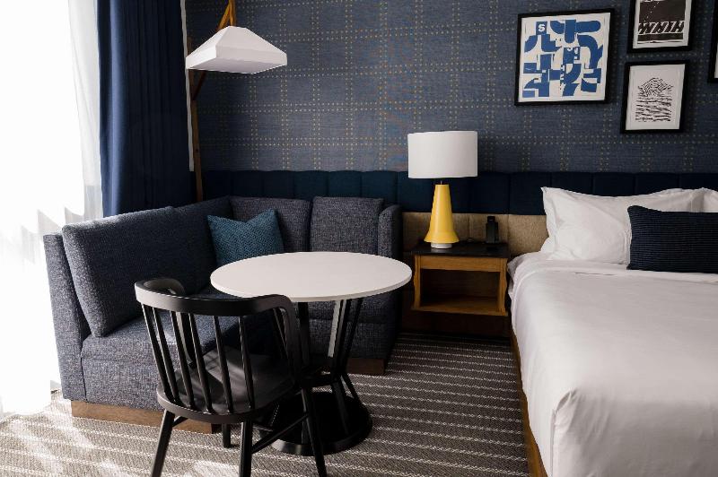 キングサイズベッドのスタンダードルーム, Cambria Hotel Boston Somerville