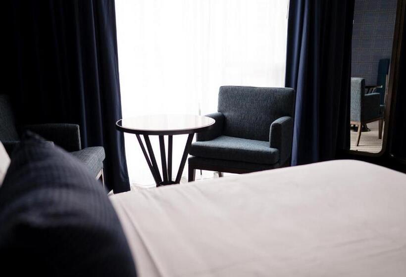 غرفة قياسية سرير كينج, Cambria Hotel Boston Somerville