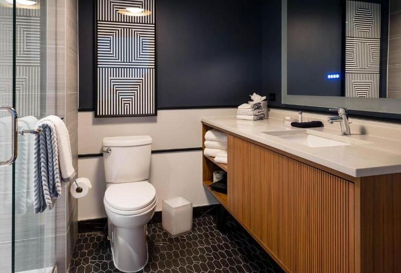 キングサイズベッドのスタンダードルーム, Cambria Hotel Boston Somerville