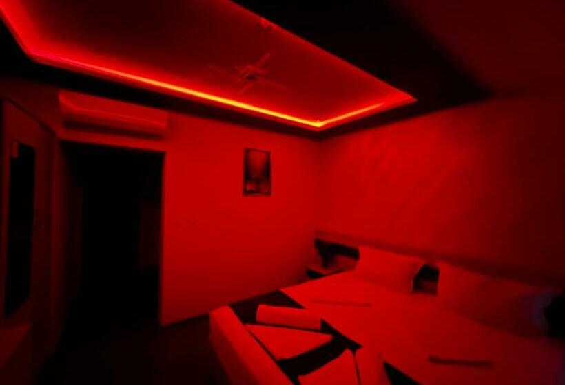 Standard Kolmen Hengen Huone, Central