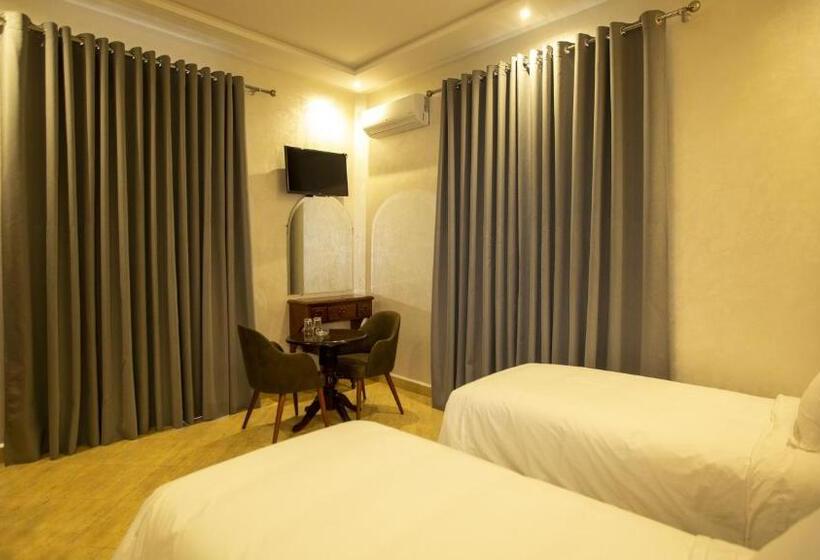 اتاق استاندارد, De Paris