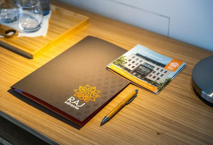 اتاق استاندارد یک تخته با سرویس بهداشتی مشترک, Raj Zdravia