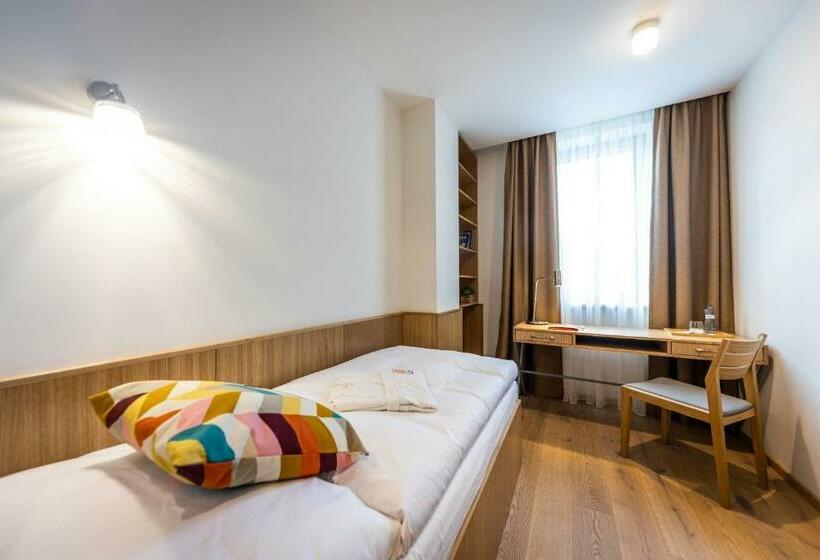 اتاق استاندارد یک تخته با سرویس بهداشتی مشترک, Raj Zdravia