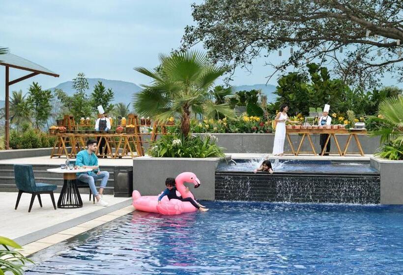 带特大床的标准间, Jw Marriott Hotel Bengaluru Prestige Golfshire Resort & Spa