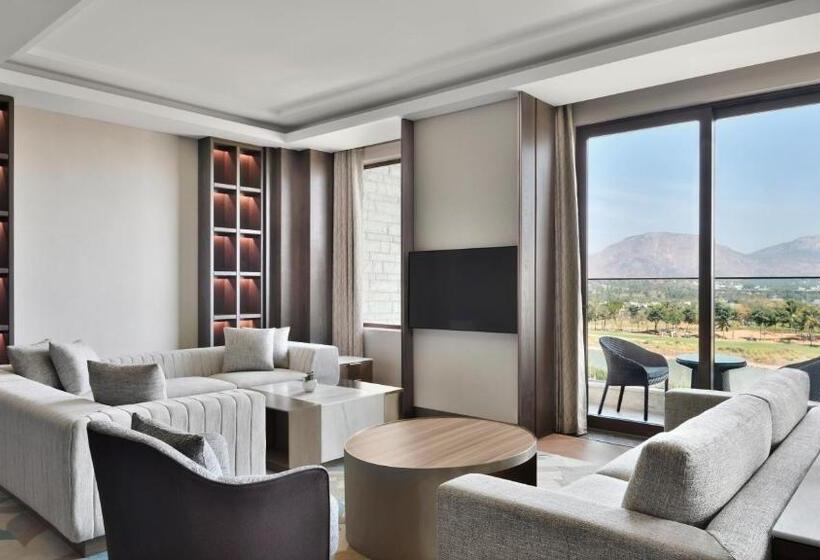 带大床的复式套间, Jw Marriott Hotel Bengaluru Prestige Golfshire Resort & Spa