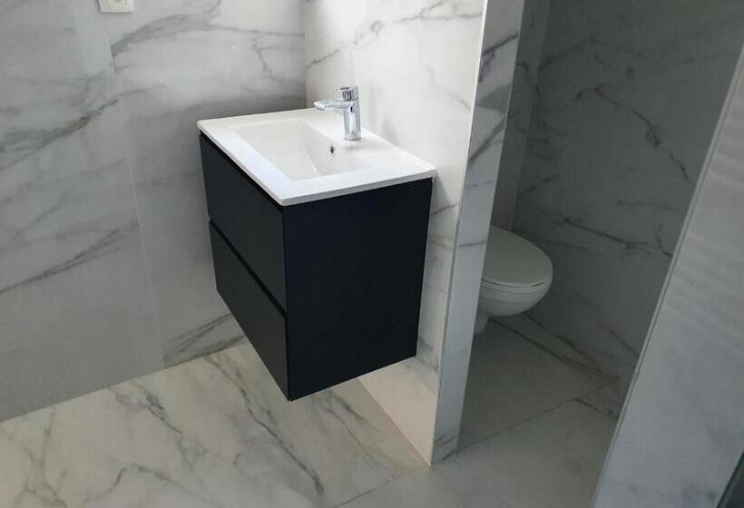 اتاق لوکس چهار تخته, B96 Suites