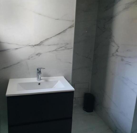 اتاق لوکس چهار تخته, B96 Suites