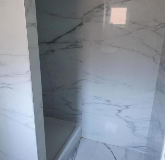 اتاق لوکس چهار تخته, B96 Suites