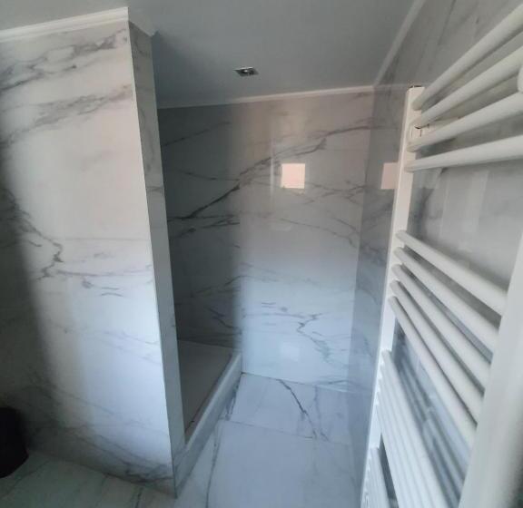 اتاق لوکس چهار تخته, B96 Suites