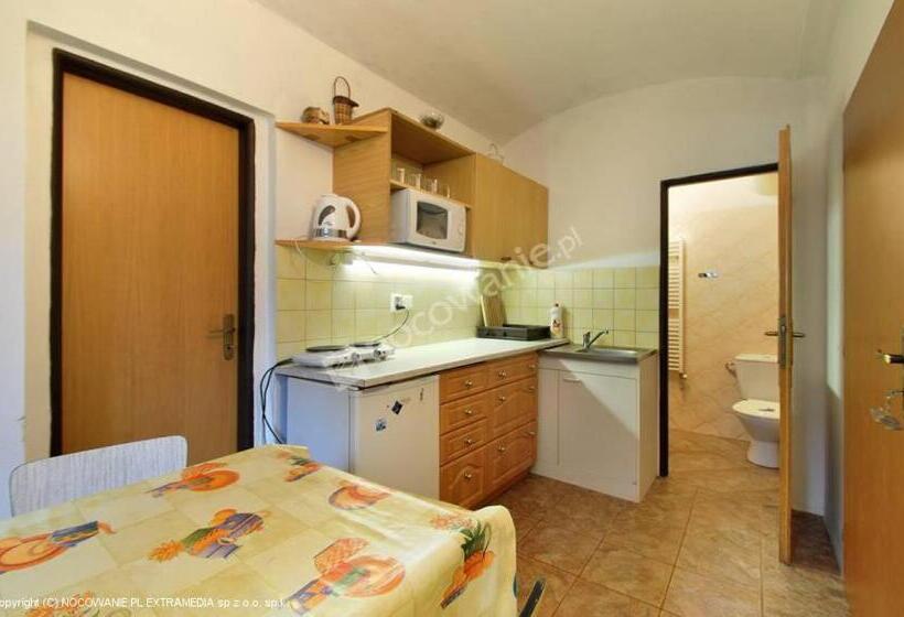 اتاق خانوادگی, Chata Artur