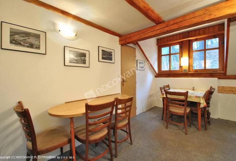 اتاق خانوادگی, Chata Artur