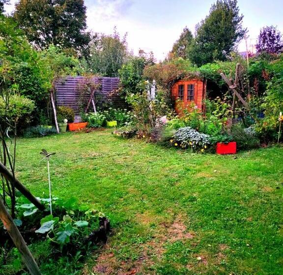 غرفة عائلية, Welcome