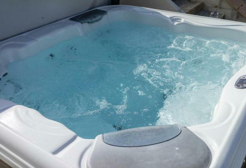 침실 1개 주택, Pointbreak Sleeps 12 With Hot Tub Great Celebration House Dog Friendly