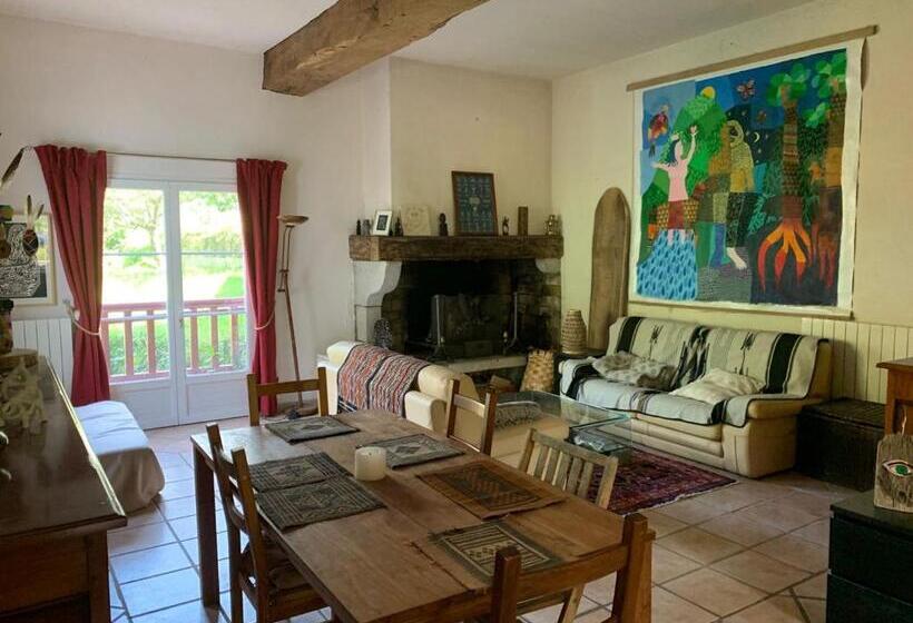 غرفة قياسية مطلة على الجبل, Eyhera Perkain